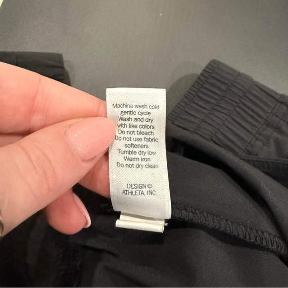 Athleta Black La Viva Cropped Joggers - Picture 8 of 12